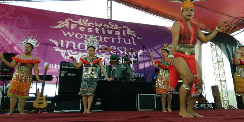 Festival Wonderful Indonesia di Entikong Gaet Hampir 1.000 Wisman
