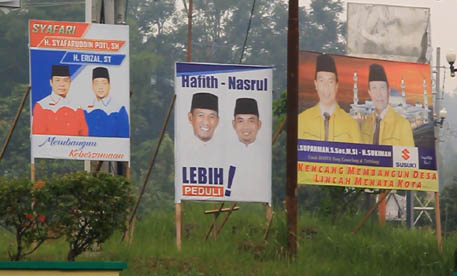 Pilkada Rohul, Baliho Tiga Pasangan Calon Dipasang di Lima Kecamatan