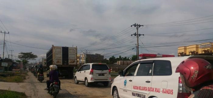 DPRD Minta Pemko Koordinasi dengan Pemprov Perbaiki Jalan Garuda Sakti