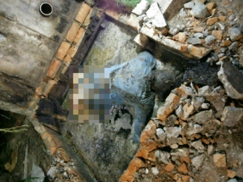 Diduga Korban Pembunuhan, Jasad Wanita Muda Ditemukan Tewas dalam Posisi Sujud dalam Septictank