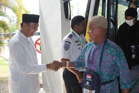 449 JEMAAH HAJI  PEKANBARU KEMBALI DENGAN SELAMAT