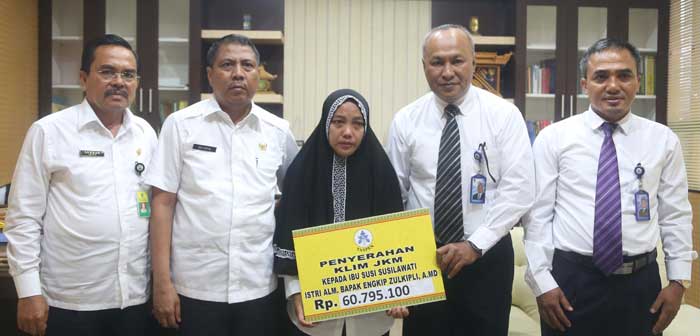 Taspen Serahkan Klim Pegawai 