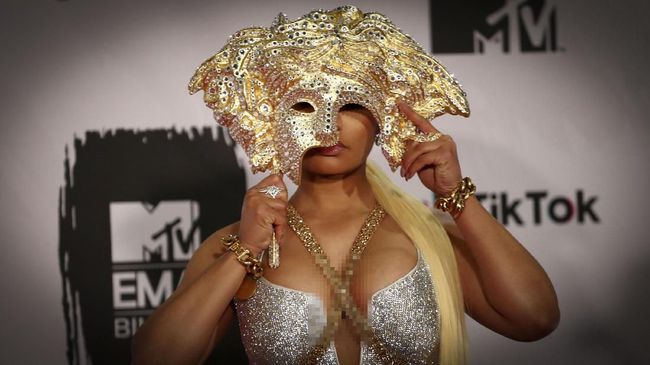 Kena Ledek, Nicki Minaj Batalkan Manggung 