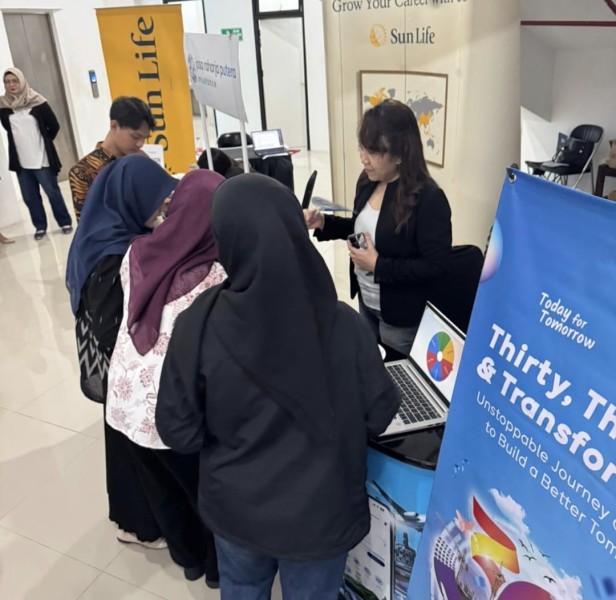 Jasaraharja Putera Hadirkan Booth Literasi Keuangan dan Solusi JRP di Universitas Jember