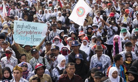 Ratusan Ribu Guru Honorer Batal Diangkat Jadi PNS