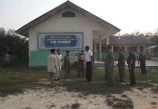Bupati Rohil Tanggapi Cepat Kebutuhan TK Simpang Benar Tanah Putih