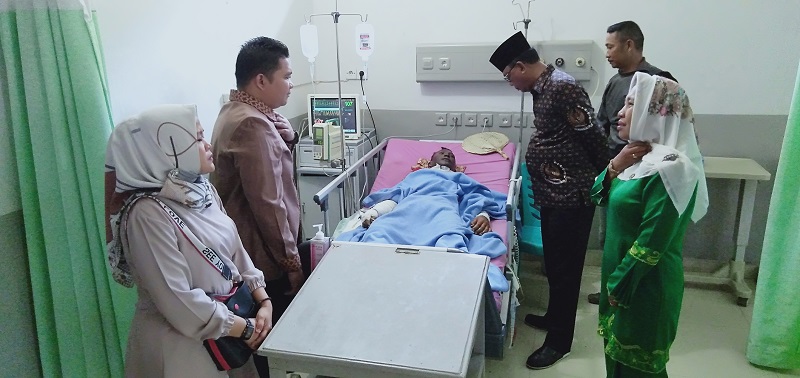 Bupati Rohil Tanggung Pembiayaan Korban Terbakar Demo PT Diamond 