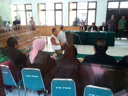 Korupsi Dana Bansos, Mantan Bupati Bengkalis Herliyan Saleh Diadili 