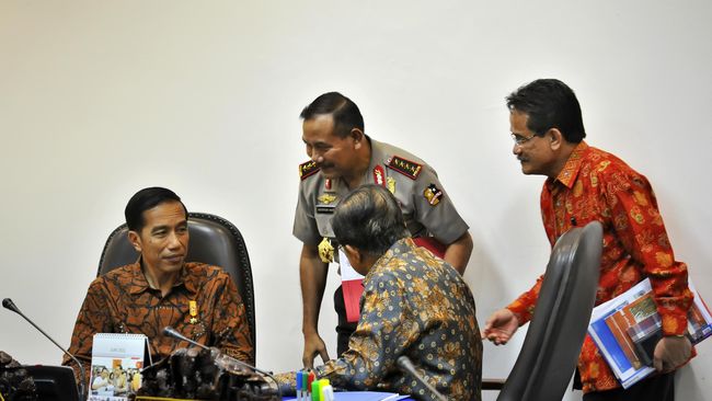 Menakar Calon Kapolri Pilihan Istana dan Senayan 