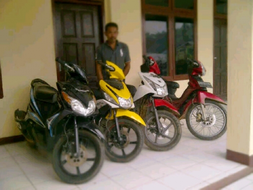 Jual Beli Motor Curian, Warga Tandun Diamankan Polisi Beserta 4 Barang Bukti Sepeda Motor 