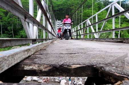 Masyarakat Resah Jembatan Sungai Juan Sudah Genting 