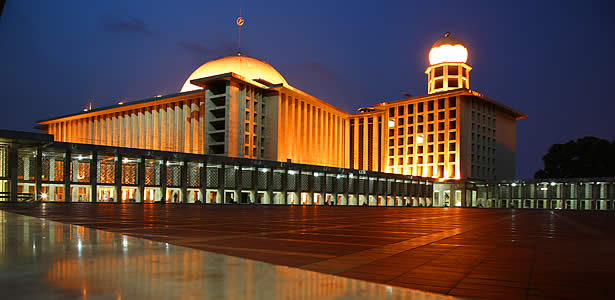 Masjid-masjid Terbesar, Termegah, dan Termahal di Indonesia
