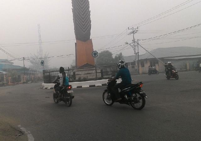 Asap Kian Pekat di Tembilahan, Tengah Hari Setemaram Maghrib