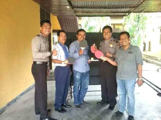 Jalin Kemitraan, Polres Kuansing Bantu Peralatan Olahraga untuk PWI Kuansing