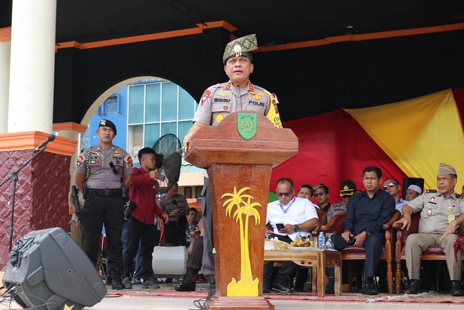 Kapolda Riau beri bantuan 4000 paket sembako kepada masyarakat Inhil