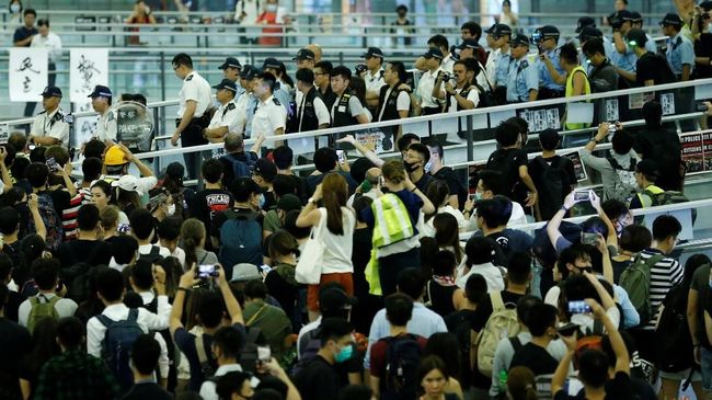 Dua Hari Lumpuh, Bandara Hong Kong Kembali Terbangkan Pesawat 