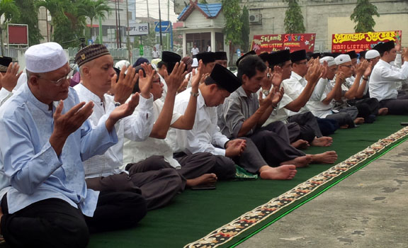 HUT Listrik Diwarnai Sholat Istisqa