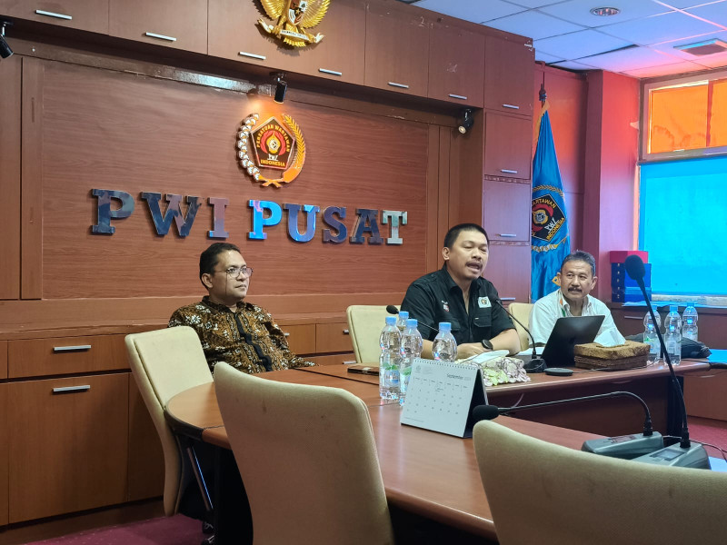 KLB Ilegal di Hotel Grand Paragon Dikecam, Hendry Ch Bangun Tetap Ketua Sah