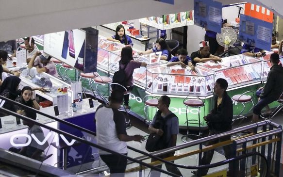 Pembeli Keluhkan Rugi Beli Ponsel Ilegal