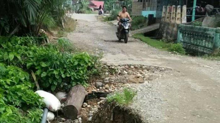 Akses Jalan Cagar Budaya di Rambah Tengah Barat Riau Nyaris Putus, Bahayakan Pengendara