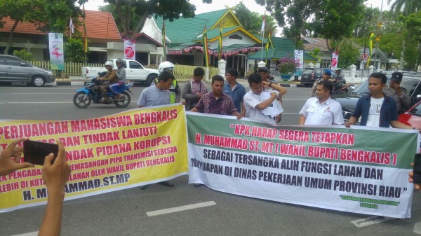 GPMB Serahkan Data Korupsi Wabup Bengkalis