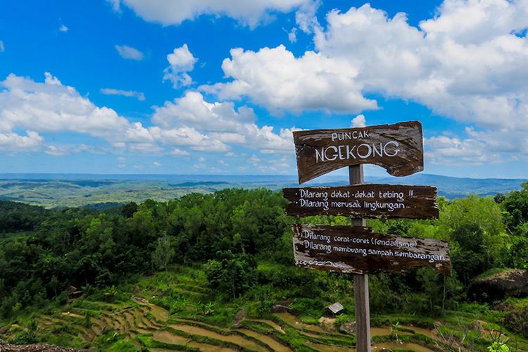 Lelah dari Air Terjun Kedung Kandang, Istirahat Dulu di Puncak