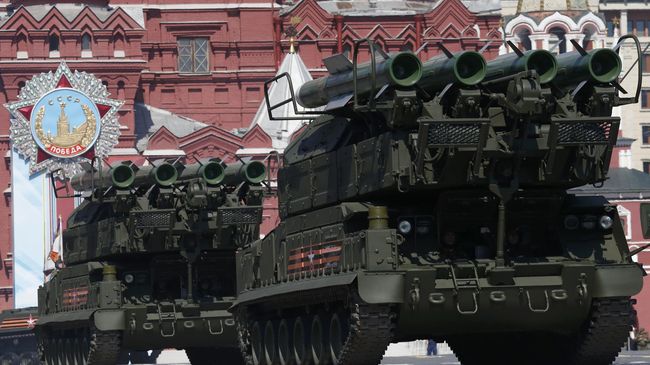 Parade Militer, Rusia Pamer Senjata yang Digunakan di Suriah