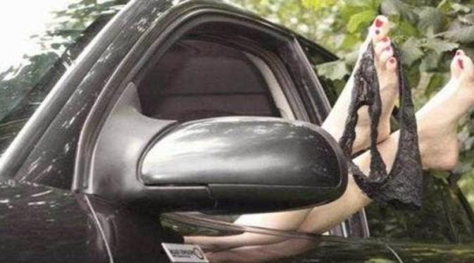 Posisi Seks Saat di Mobil
