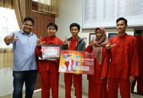 Bikin Video Kegiatan Sekolah, 6 Pelajar di Duri Dapat Hadiah Rp 15 Juta dari Telkomsel