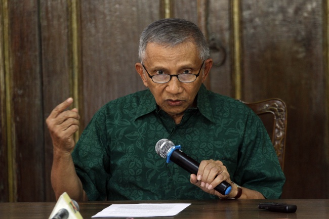 ICW Desak Aliran Dana Alkes ke Amien Rais Diusut 