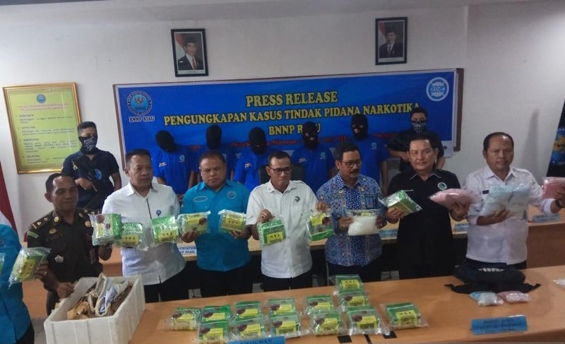 BNN Riau gagalkan penyelundupan 24 kilo Sabu, belasan ribu ekstasi dari Malaysia 