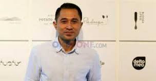 Lukman Belajar Aksen Prancis untuk Teater Bunga Penutup Abad 