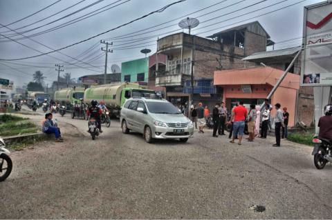 Diblokir Warga Purnama, Truk Tangki CPO di Dumai Macet 1 Kilometer 