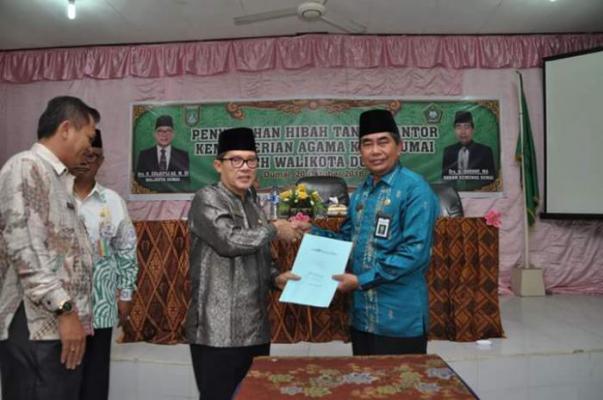 Pemko Dumai Hibahkan Tanah ke Kemenag