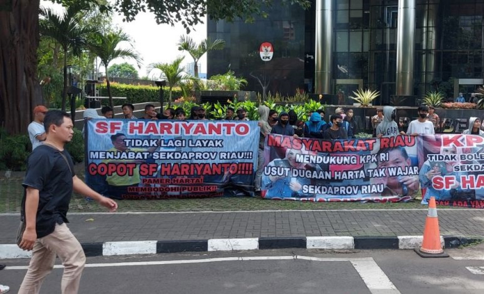 Mahasiswa Gelar Aksi Tuntut KPK Periksa Harta Sekda Riau