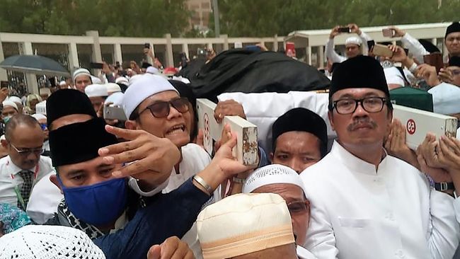 Dubes: Rizieq Shihab Salah Makam, Bukan di Liang Mbah Moen 