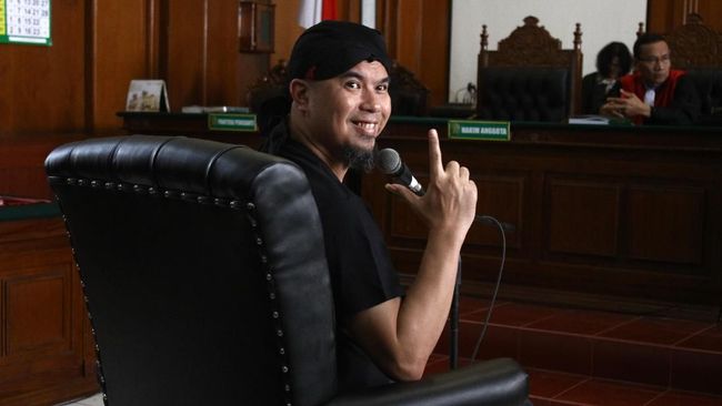 Ricuh dan Aksi Dorong Warnai Sidang Ujaran Idiot Ahmad Dhani