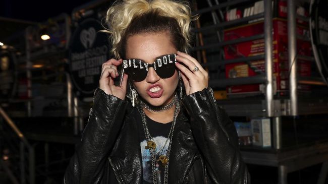 Ikuti Jay-Z, Miley Cyrus Cabut dari Woodstock 50