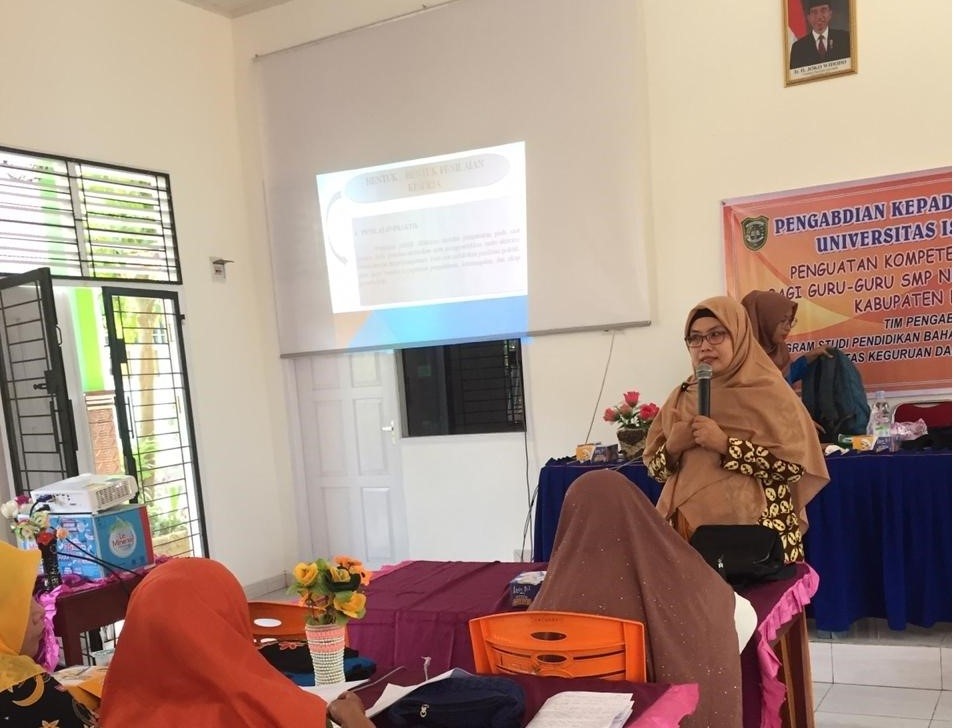 Dosen UIR Latih Guru Menyusun Rubrik Penilaian di Kampar 