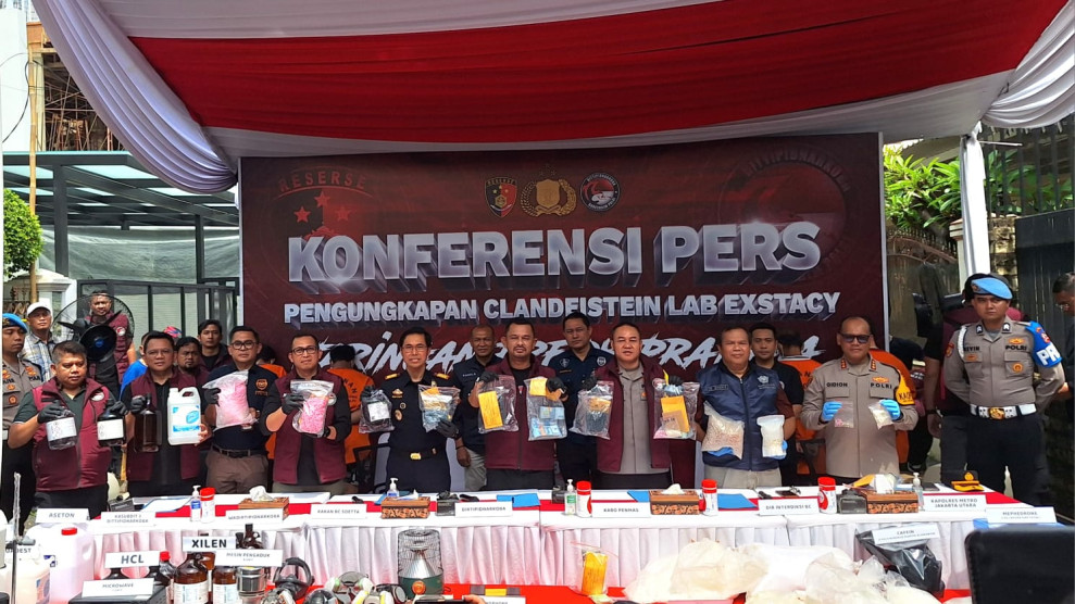 Kerjasama DJBC  Bandara Soetta dan  Bareskrim Polri  Mengungkap  Jaringan Narkoba Gembong Narkoba Fredy Pratama 