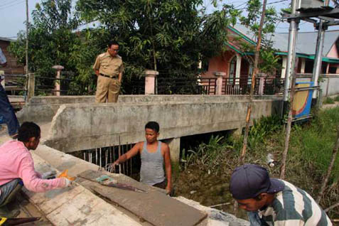 Bupati Inhil Tinjau Pembangunan Jalan dan Jembatan