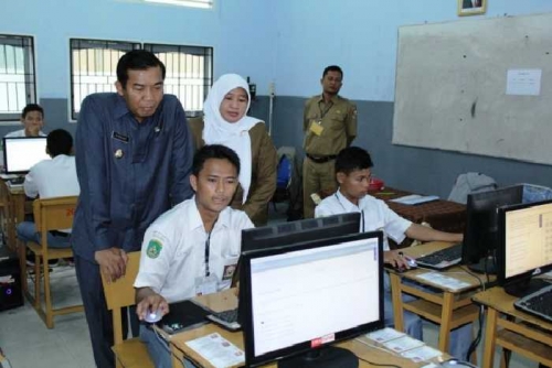 Walikota Pekanbaru Larang Pihak Sekolah Kutip Biaya Uang Seragam