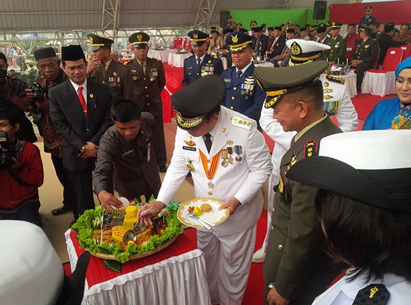 Upacara HUT ke 70 TNI  Berlangsung Khidmat