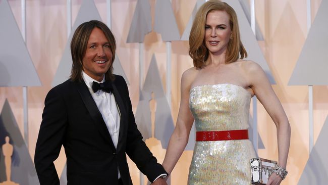 Nicole Kidman Cium Alexander Skarsgard di Depan Sang Suami