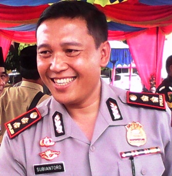 Polres Sebar 250 Spanduk dalam Lima Bahasa 