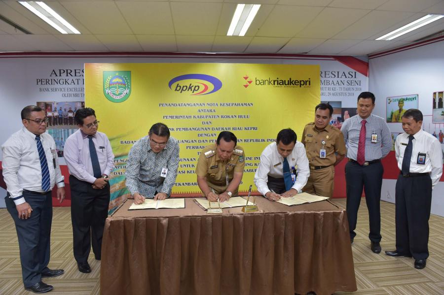 Pemkab Rohul Teken MoU Kasda Online dengan Bank Riau Kepri dan BPKP Riau 