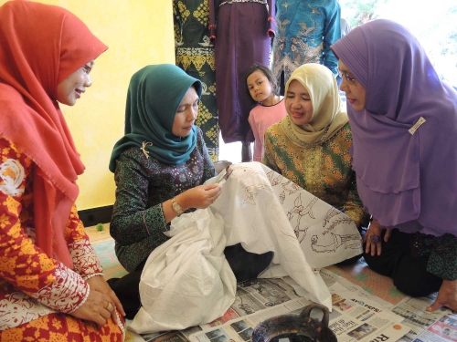 Emi Mursini Ingin Batik Kuansing Lebih Terkenal 