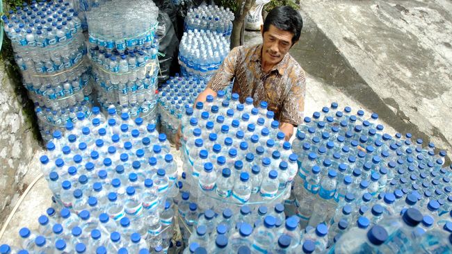 Perusahaan AS Buat Jumper Berbahan Botol Bekas