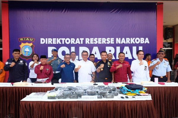 Hanya Sebulan Polda Riau Ringkus 305 Pelaku Narkoba
