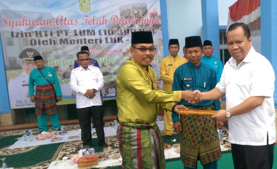 Izin HTI PT. LUM Dicabut, Bupati Meranti Bersama Warga Sungai Tohor Syukuran 
